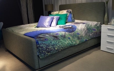 A _Sleep_Kenzo_boxspring _voetbord_opruiming_sale_showroom_HNL_overtrek_Gino, pauw overtrek, kleur mult, blauw,groen,katoen
